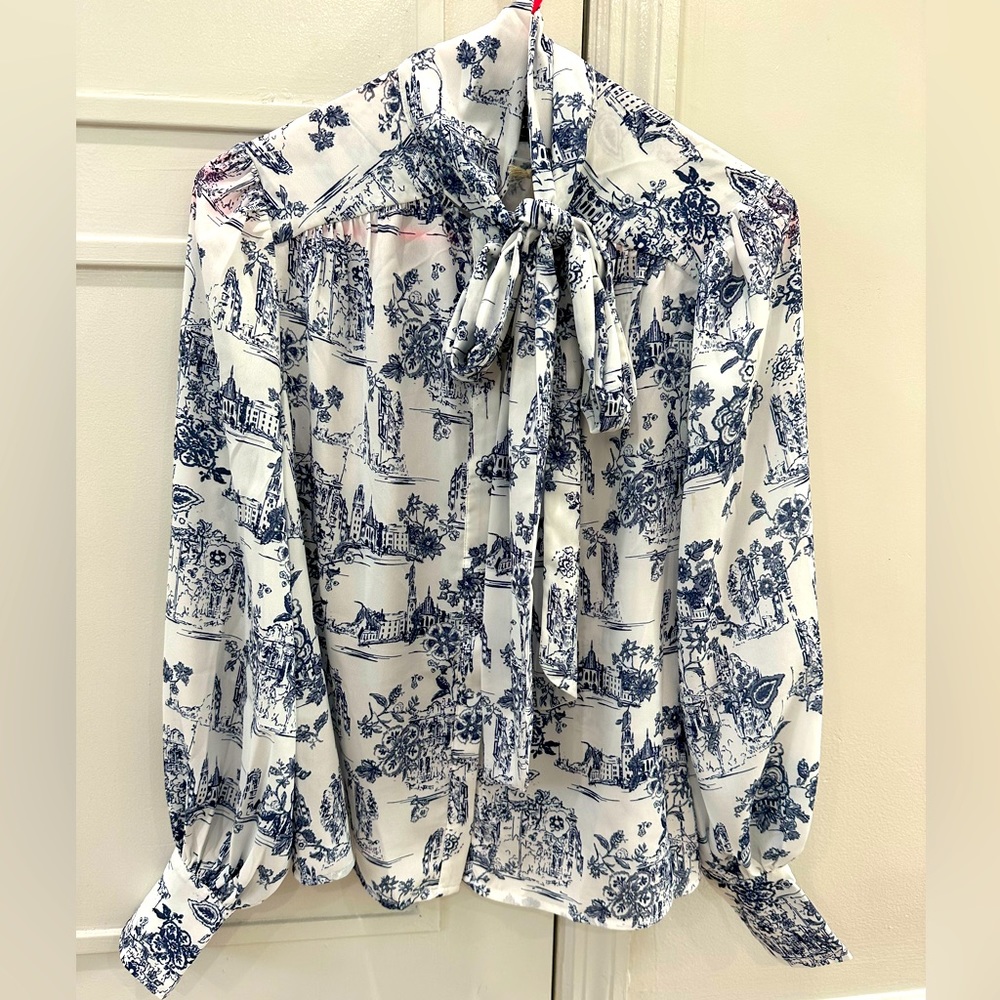 VICI Toile Print Top, New With Tags, XS, Button Front, Tie-Neck Bow, White/Navy